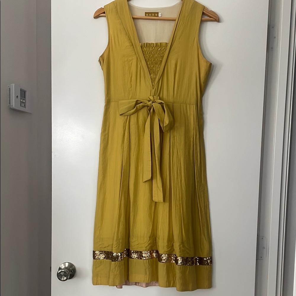 Elegant Yellow Midi Dress with Gold Accents